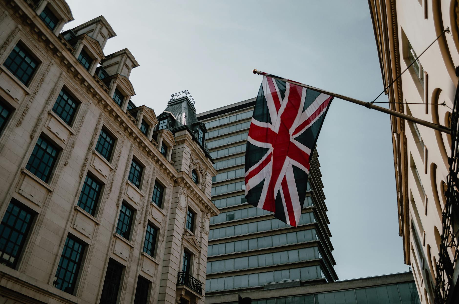 2026年英国硕士留学担保金要存多少?存多久?